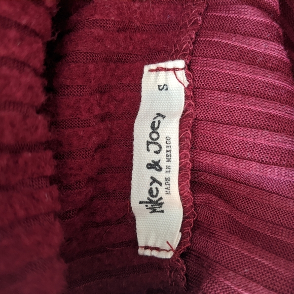 Sweater - Picture 4 of 4